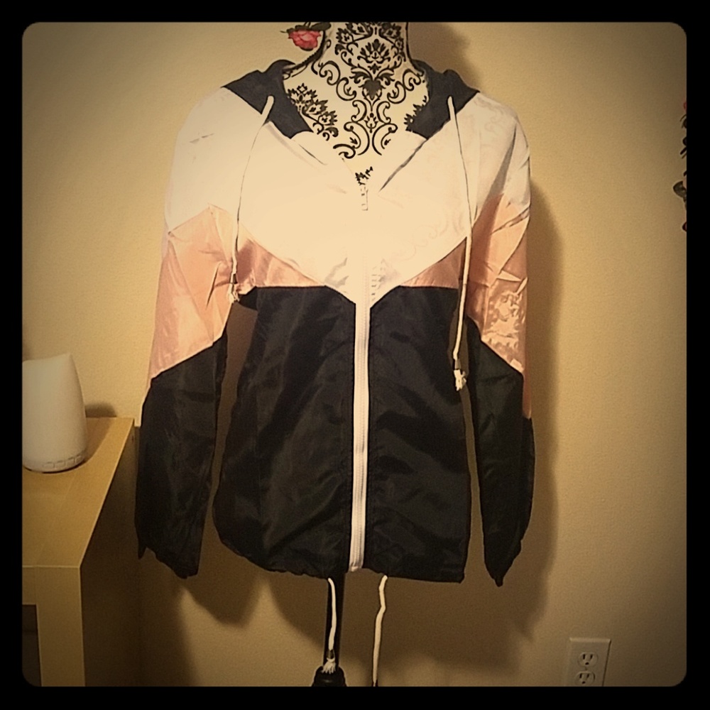 Lightweight windbreaker